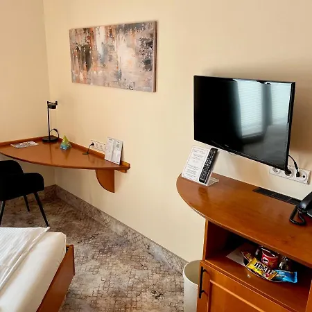 Отель Schiller 3*