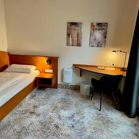 Schiller 3*