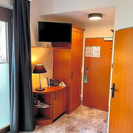 Schiller Otel 3*