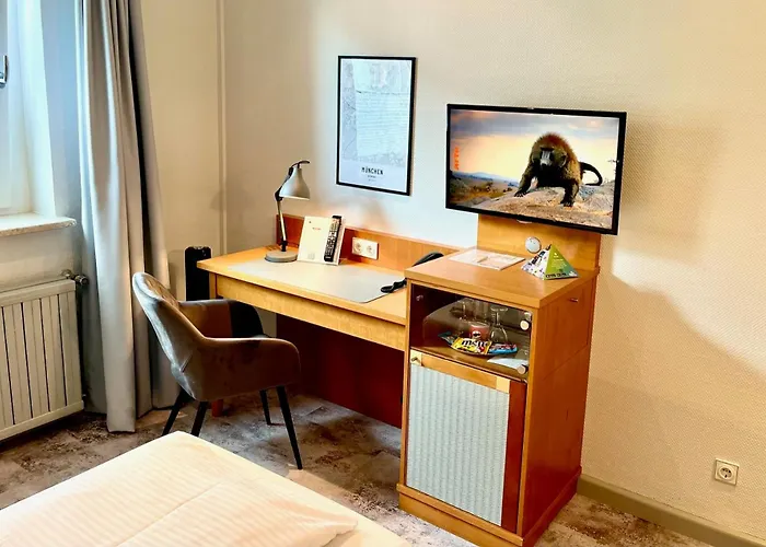 Hotell Schiller 3*